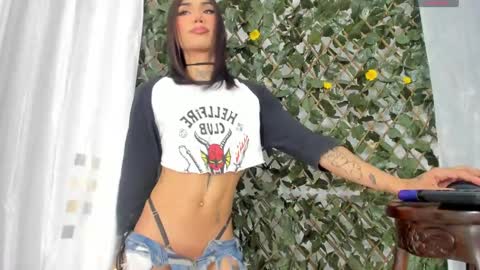 Angela Santini online show from 03-11-25, 08:20