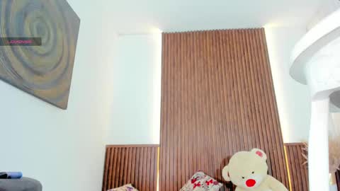 Angela Santini online show from 09-19-25, 09:22