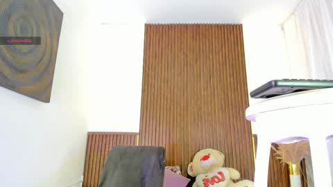 Angela Santini online show from 09-26-25, 05:22