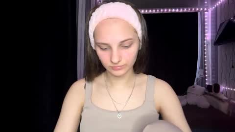 Snapshot of bunnytrussel chatting on 05-04-26, 08:54 Bella online show from 05-04-26, 08:54