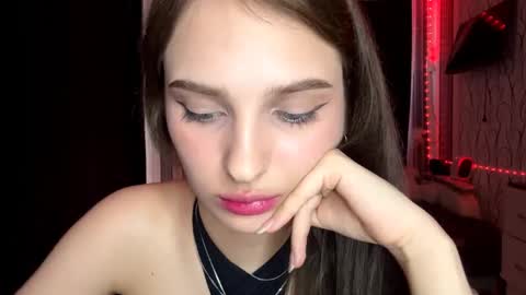 Snapshot of bunnytrussel chatting on 05-11-26, 02:45 Bella online show from 05-11-26, 02:45