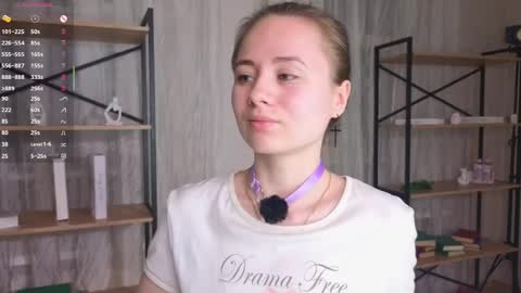 Lizy online show from 04-17-26, 08:23