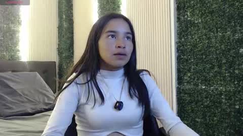 Snapshot of bunnywhite21 chatting on 11-24-25, 04:18 bunny online show from 11-24-25, 04:18