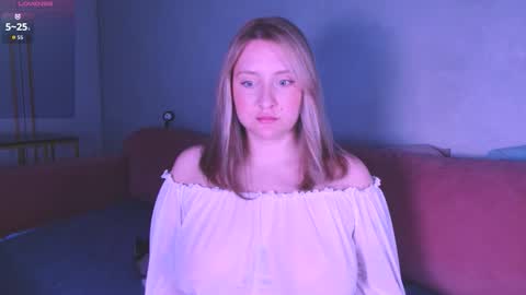 Snapshot of burn_lissa chatting on 12-17-25, 03:18 Lissa online show from 12-17-25, 03:18