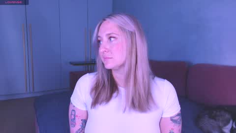 Snapshot of burn_lissa chatting on 05-28-26, 08:39 Lissa online show from 05-28-26, 08:39