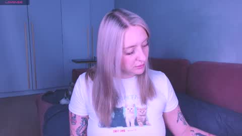 Snapshot of burn_lissa chatting on 05-29-26, 04:27 Lissa online show from 05-29-26, 04:27