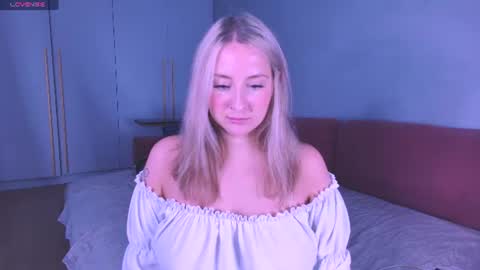 Snapshot of burn_lissa chatting on 06-15-26, 08:00 Lissa online show from 06-15-26, 08:00