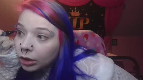 Snapshot of burnthemail chatting on 12-21-25, 08:21 lilly online show from 12-21-25, 08:21