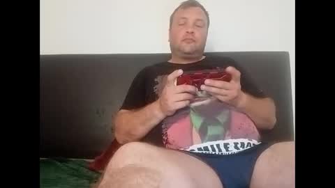 Snapshot of bury703709 chatting on 05-24-26, 05:23 Creazy dad online show from 05-24-26, 05:23