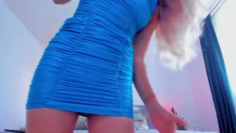Snapshot of bush_woman chatting on 06-11-26, 03:59 Larisa online show from 06-11-26, 03:59