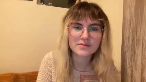 Snapshot of bushbabe3008 chatting on 12-24-24, 03:27 esme gray online show from 12-24-24, 03:27