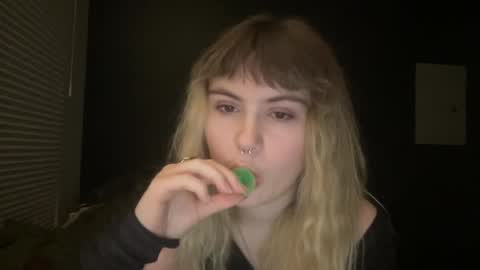 Snapshot of bushbabe3008 chatting on 01-18-25, 07:28 esme gray online show from 01-18-25, 07:28