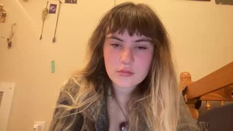 Snapshot of bushbabe3008 chatting on 10-14-25, 05:30 esme gray online show from 10-14-25, 05:30