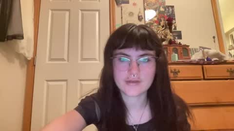 Snapshot of bushbabe3008 chatting on 07-27-26, 06:42 esme gray online show from 07-27-26, 06:42