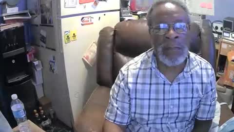 Snapshot of bushhunter23 chatting on 12-04-25, 04:05 bushhunter23 online show from 12-04-25, 04:05