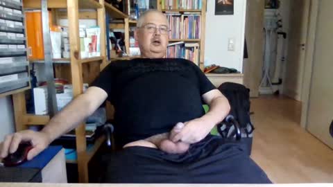 Snapshot of busibaer666 chatting on 06-24-26, 02:49 busi online show from 06-24-26, 02:49