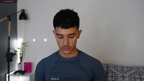 Snapshot of busterspinter chatting on 10-19-25, 09:15 Buster independent model online show from 10-19-25, 09:15