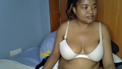 Snapshot of busty_kenzi chatting on 06-01-26, 03:25 busty kenzi online show from 06-01-26, 03:25