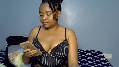 Snapshot of busty_kenzi chatting on 06-29-26, 12:05 busty kenzi online show from 06-29-26, 12:05
