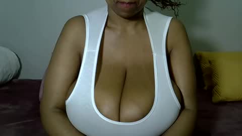 bustytessa37 online show from 05-12-26, 04:26