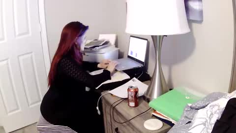 busybee83 online show from 11-18-25, 06:23