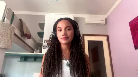 Snapshot of butterflyboop chatting on 06-20-26, 02:09 Anna online show from 06-20-26, 02:09