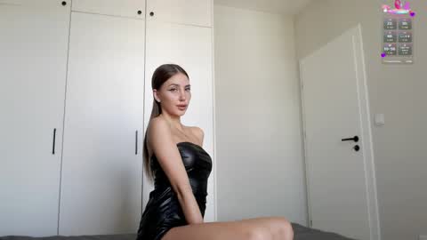 Snapshot of butterflys_ chatting on 06-03-26, 01:25 Lauren online show from 06-03-26, 01:25