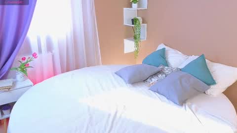 Kira online show from 02-12-25, 11:18