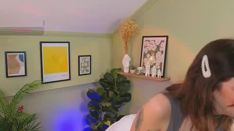 Kira online show from 04-11-26, 08:18