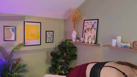 Kira online show from 04-12-26, 07:46