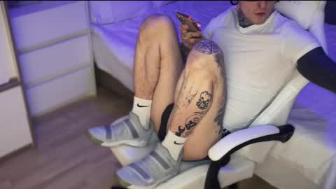 Snapshot of c10h15on chatting on 01-06-26, 02:43 c10h15on online show from 01-06-26, 02:43