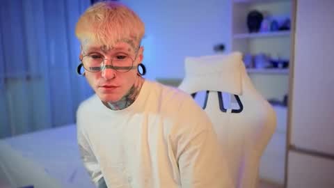 Snapshot of c10h15on chatting on 01-10-26, 01:13 c10h15on online show from 01-10-26, 01:13