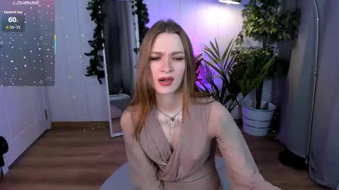 Snapshot of c_moonie_ chatting on 01-06-26, 08:56 Polly online show from 01-06-26, 08:56