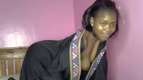 Snapshot of c_trish chatting on 11-11-25, 10:43 C--trish online show from 11-11-25, 10:43