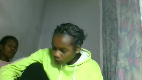 Snapshot of caella98 chatting on 04-23-26, 12:40 caella98 online show from 04-23-26, 12:40