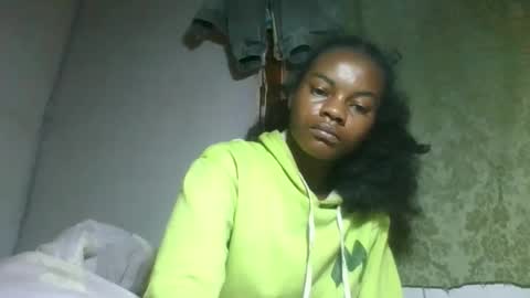 Snapshot of caella98 chatting on 05-20-26, 06:52 caella98 online show from 05-20-26, 06:52