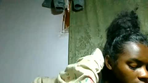 Snapshot of caella98 chatting on 05-21-26, 11:17 caella98 online show from 05-21-26, 11:17