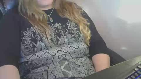 Snapshot of calcavorix chatting on 05-10-26, 09:31 Calie online show from 05-10-26, 09:31