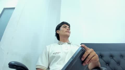 Snapshot of caliboyheat chatting on 05-27-26, 02:58 caliboyheat online show from 05-27-26, 02:58