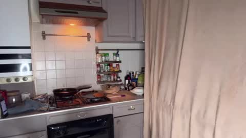 Snapshot of caliiie_of chatting on 02-10-25, 06:31 Caliiie of online show from 02-10-25, 06:31