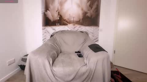 Snapshot of caliiie_of chatting on 12-22-25, 07:27 Caliiie of online show from 12-22-25, 07:27