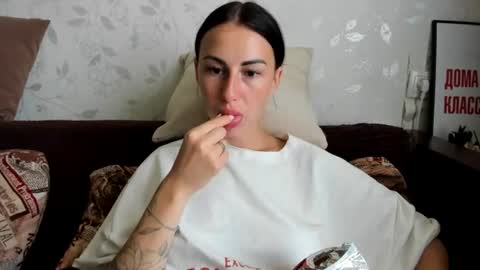 Snapshot of call_me_dad_ chatting on 06-23-26, 06:00 Anna online show from 06-23-26, 06:00