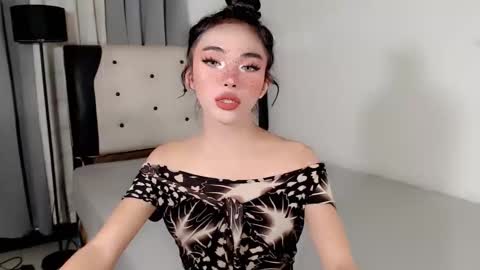 Snapshot of call_me_nina chatting on 05-17-26, 03:52 call_me_nina online show from 05-17-26, 03:52