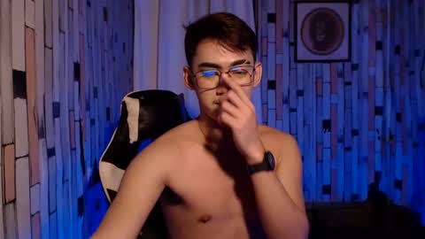 Snapshot of callme_gameslayer chatting on 01-21-25, 06:23 Arthr online show from 01-21-25, 06:23