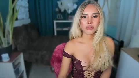 Snapshot of callmebythename_daisy chatting on 06-01-26, 10:44 A STINGY MAN IS A SIGN OF UNWELLINGNESS. online show from 06-01-26, 10:44