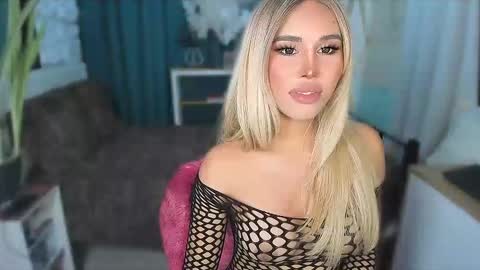 Snapshot of callmebythename_daisy chatting on 06-04-26, 11:22 A STINGY MAN IS A SIGN OF UNWELLINGNESS. online show from 06-04-26, 11:22