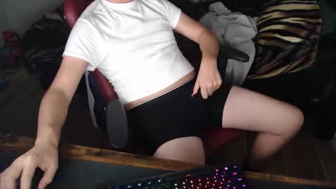 Snapshot of callmethe1 chatting on 11-19-25, 06:24 DesertBoy2023 online show from 11-19-25, 06:24