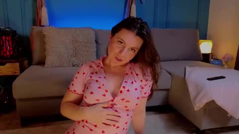 Snapshot of calmehazel chatting on 11-30-25, 07:29 Xandra online show from 11-30-25, 07:29