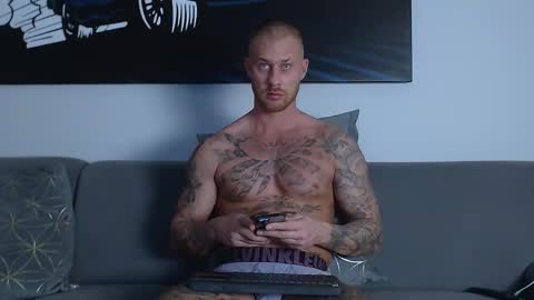 Calvin  online show from 02-18-25, 06:47