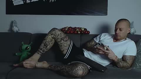 Snapshot of calvinhunt69 chatting on 12-19-25, 12:39 Calvin online show from 12-19-25, 12:39